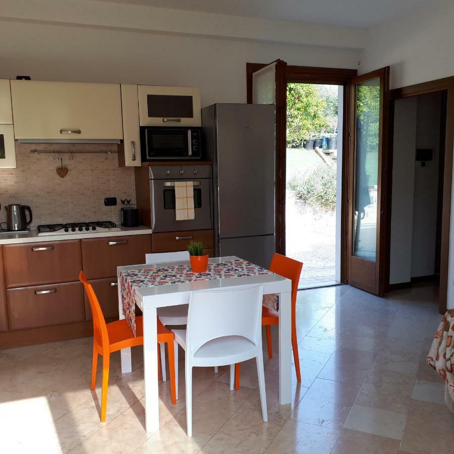 Appartamento Con Giardino A Cisano Di Бардолино Экстерьер фото